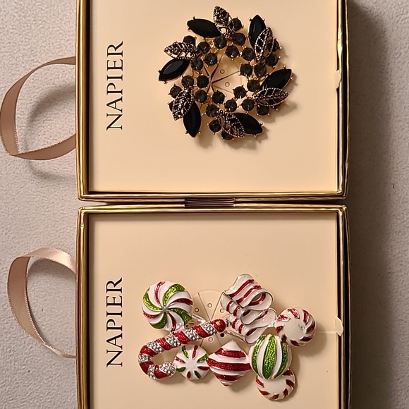 2 ITEMS:  BUNDLE NAPIER BUNDLE OF 2 BEAUTIFUL SPARKLING HOLIDAY PINS - Picture 4 of 6